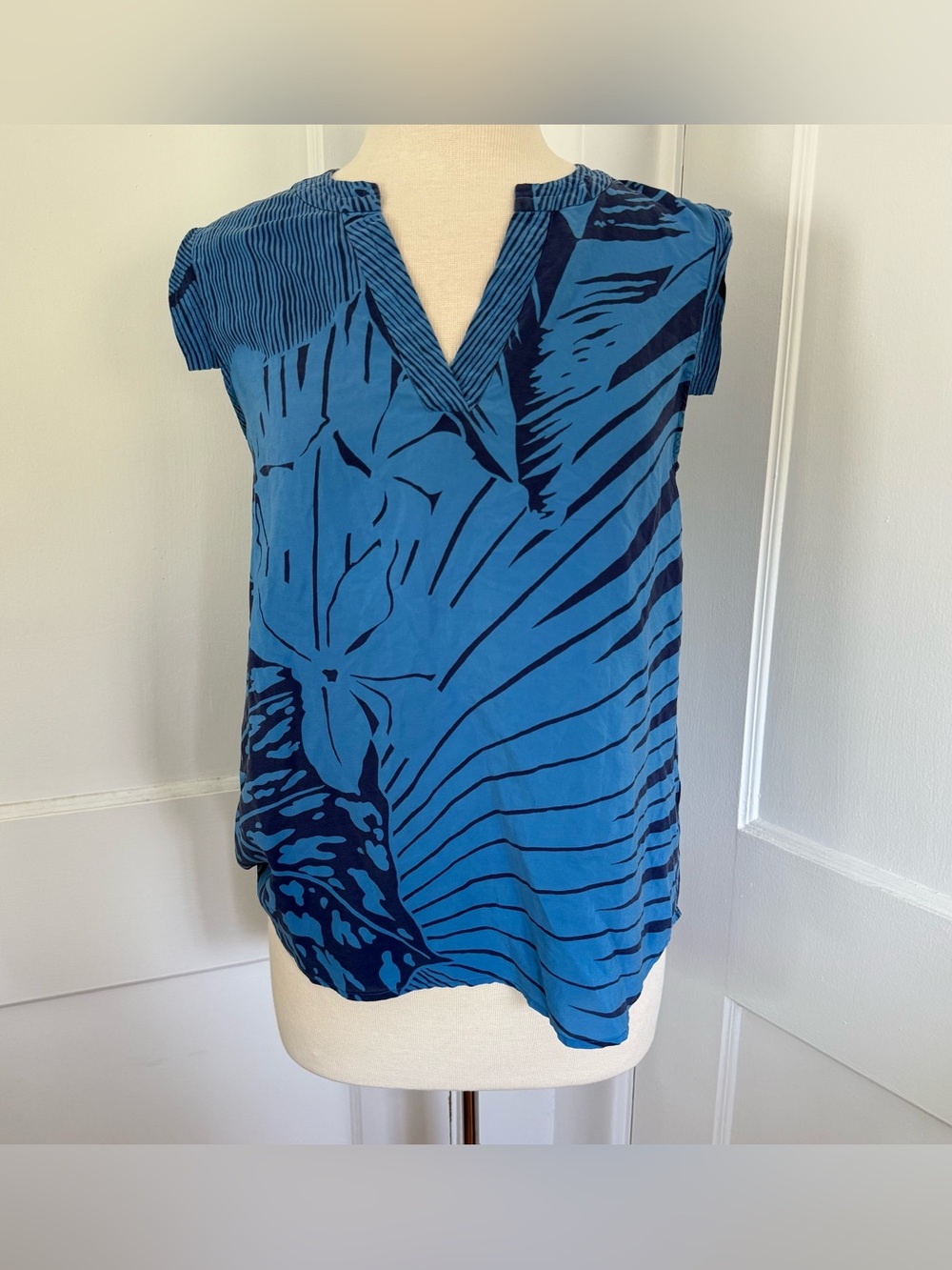 J.Crew Cap Sleeve Split V Neck Blue 100% Silk Blouse Size 10